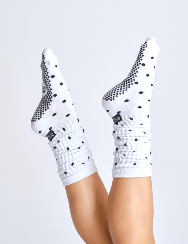 Grip Socks vs Barefoot Pilates (Which Is Better?)