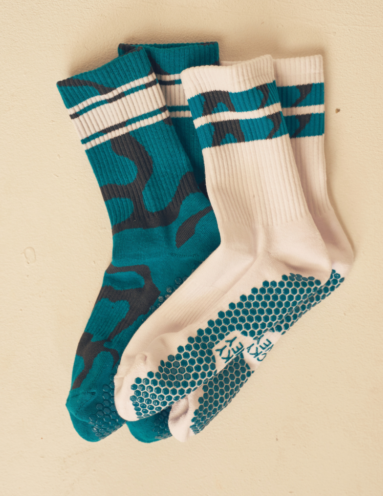 Lucky Honey Cat Walk Crew grip socks — product photo