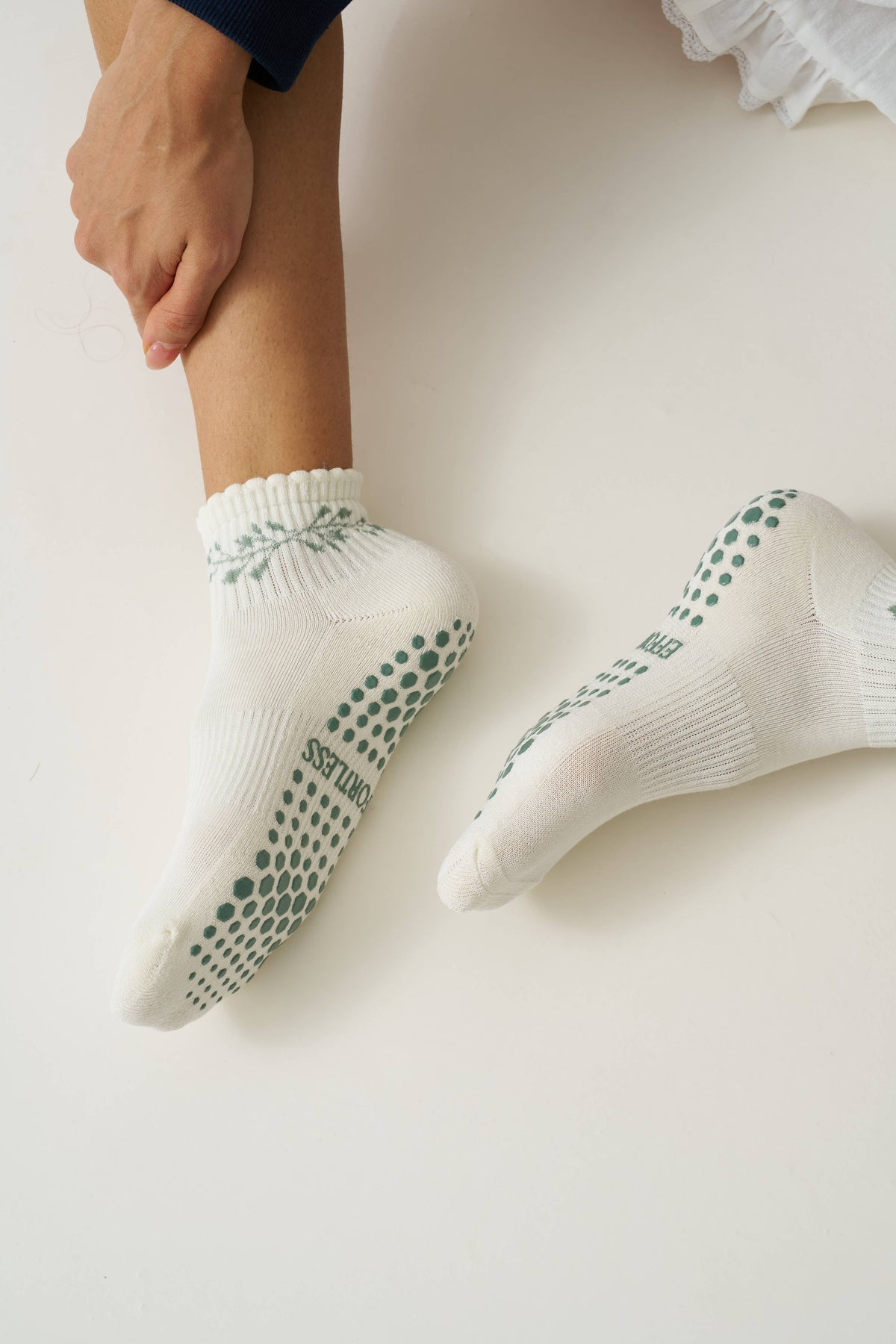 Cropped Crew Grip Sock – Garland
