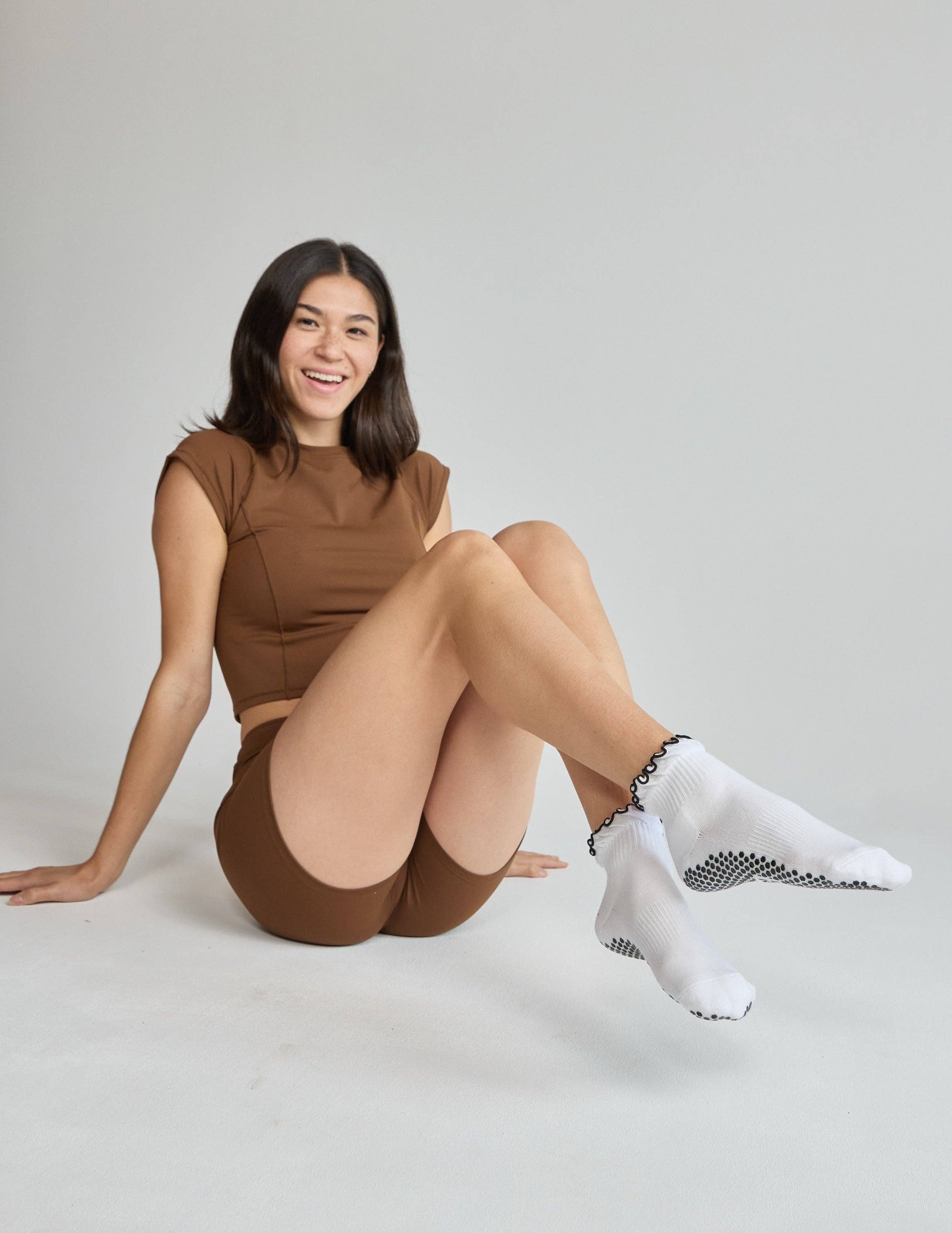 The Tipped Ruffle Grip Sock: Black