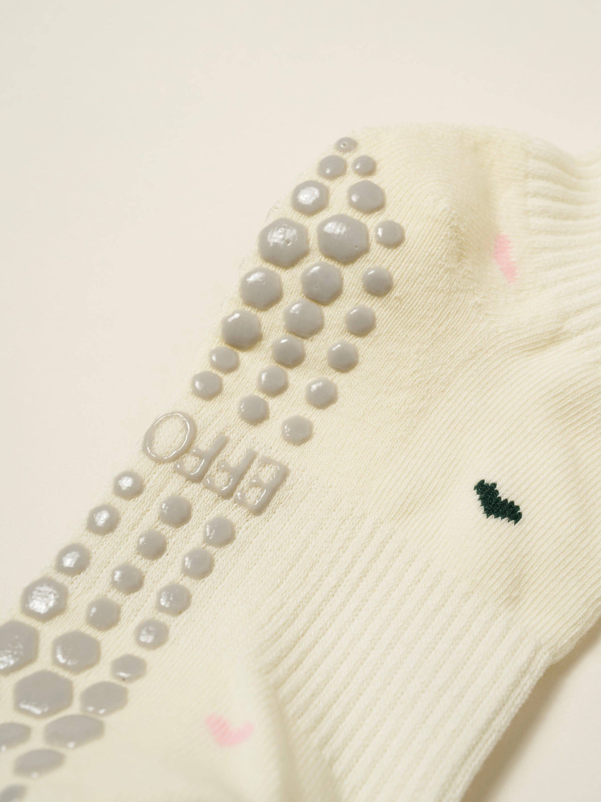 💕 Cropped Crew Grip Sock – Mini Heart