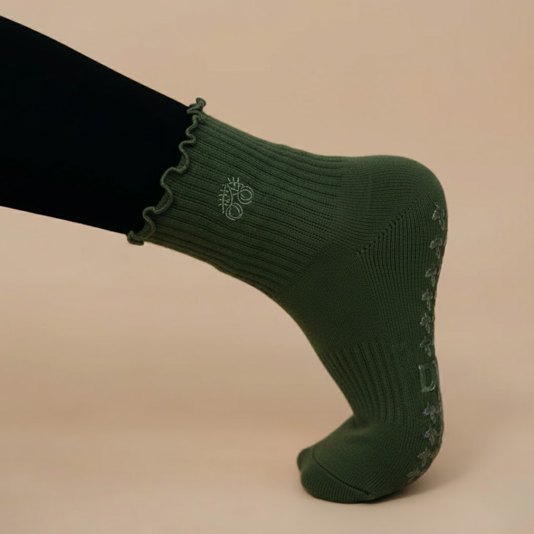 Mistletoe Grip Socks