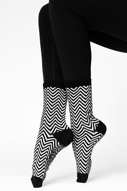 Zig Zag Grip Socks – Black & White