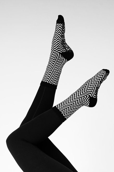 Zig Zag Grip Socks – Black & White