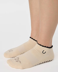 Pointe Studio Muse Giddy Up Full Foot Grip Sock in beige and black — official product image 5