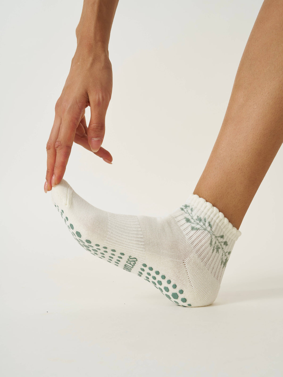 Cropped Crew Grip Sock – Garland