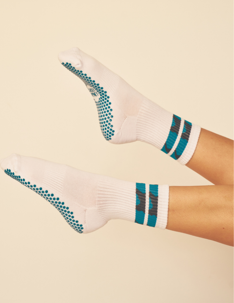 Lucky Honey Cat Walk Crew grip socks — product photo