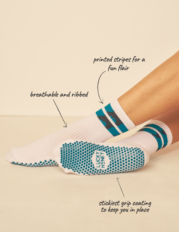 Lucky Honey Cat Walk Crew grip socks — product photo