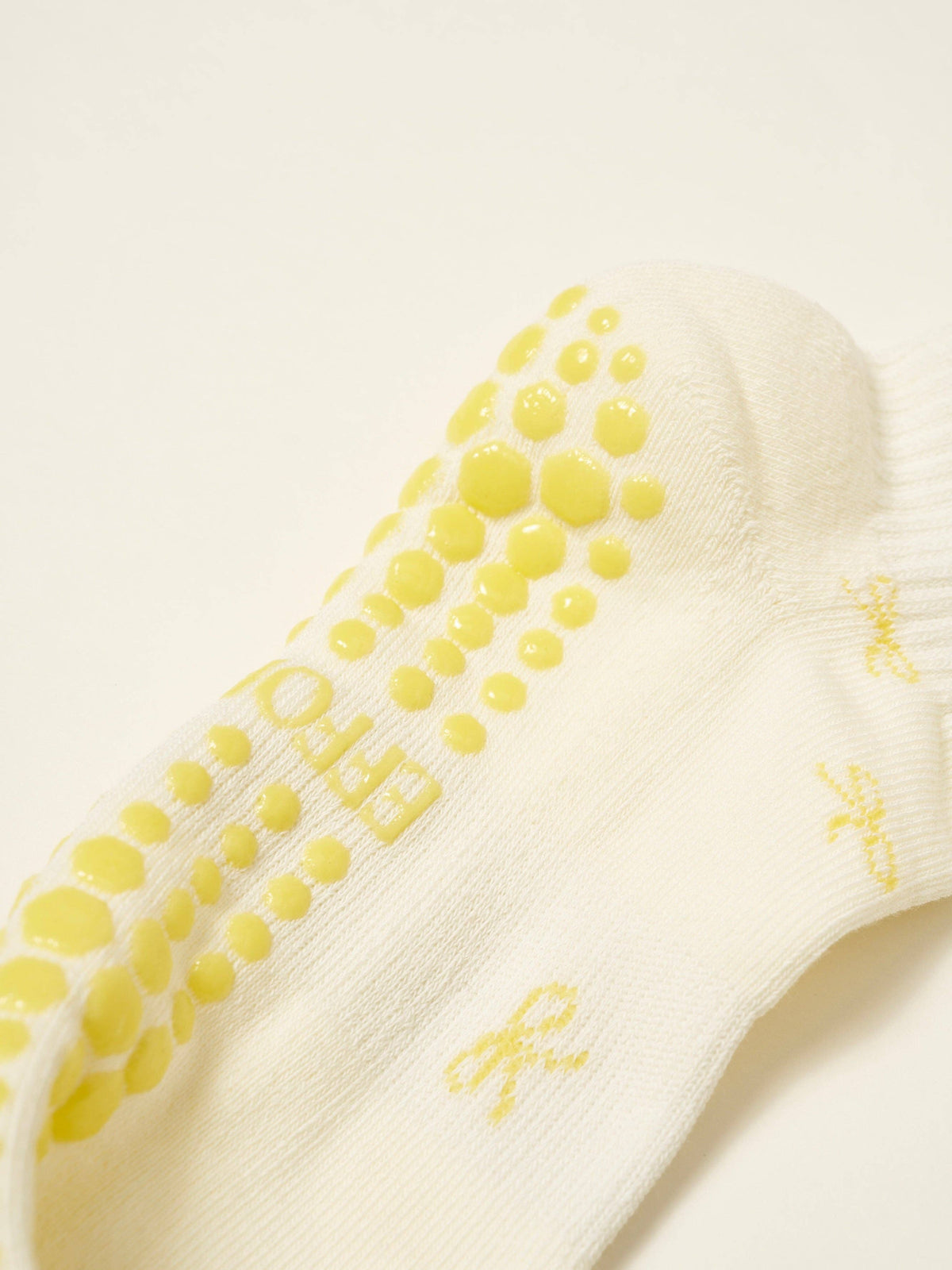 🎀 Mini Bow Petal Grip Sock – Butter