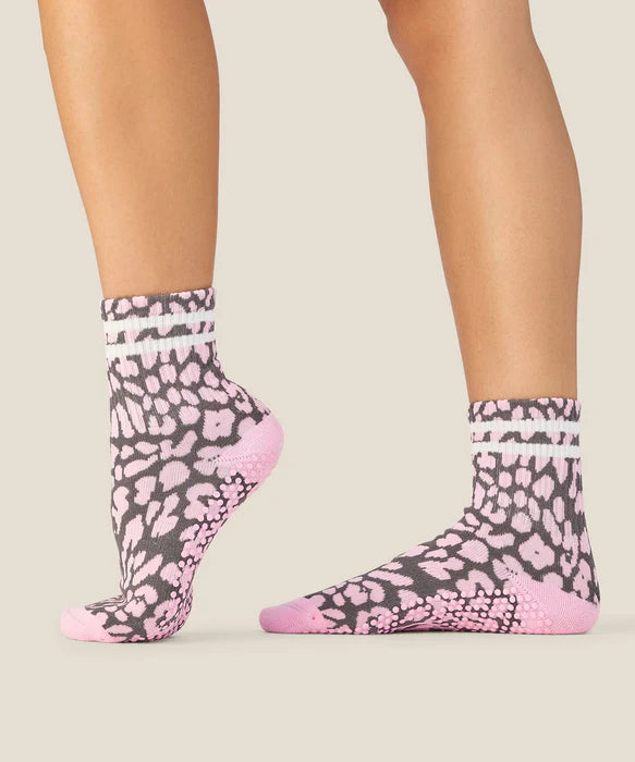 Cheetah Stripe Grip Socks – Pink