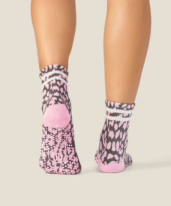 Cheetah Stripe Grip Socks – Pink