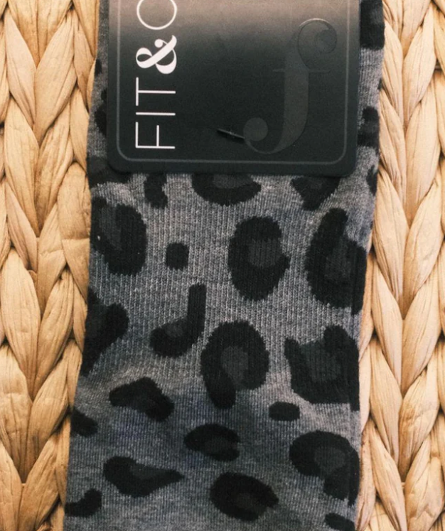 🐆 Grey Cheetah Grip Socks