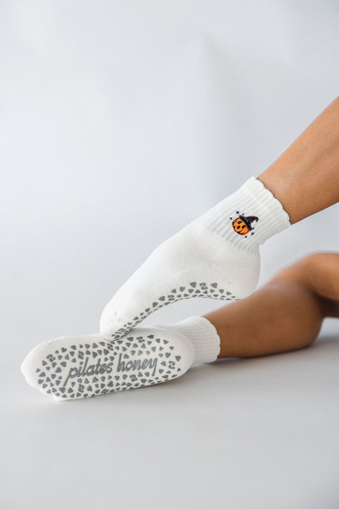 Pumpkin Witch Scallop High Ankle Grip Sock