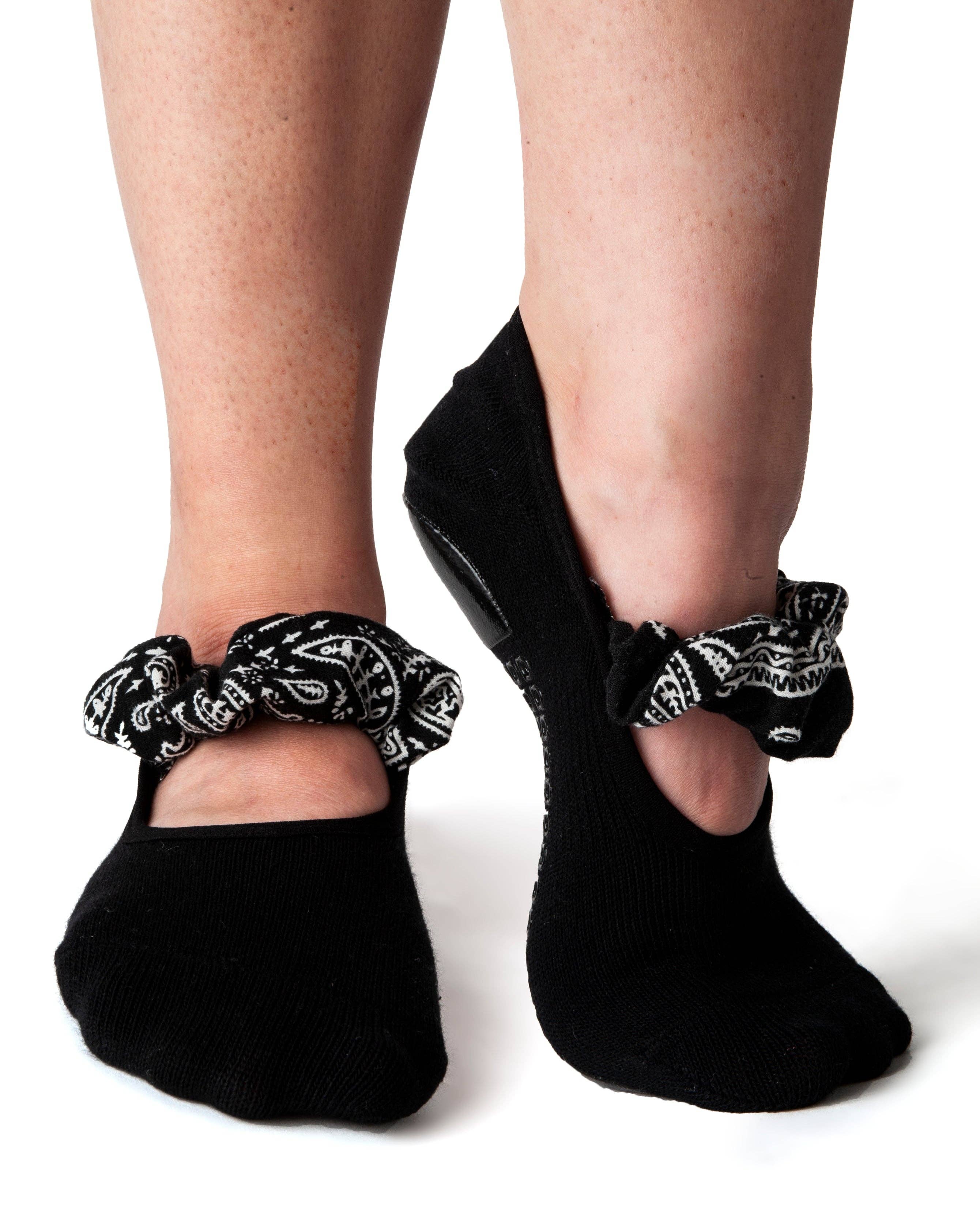 Scrunchy Grip Socks: Black Bandana