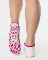 Pointe Studio x Susan G. Komen Ribbon Full Foot Grip Sock in white and pink — official product image 2