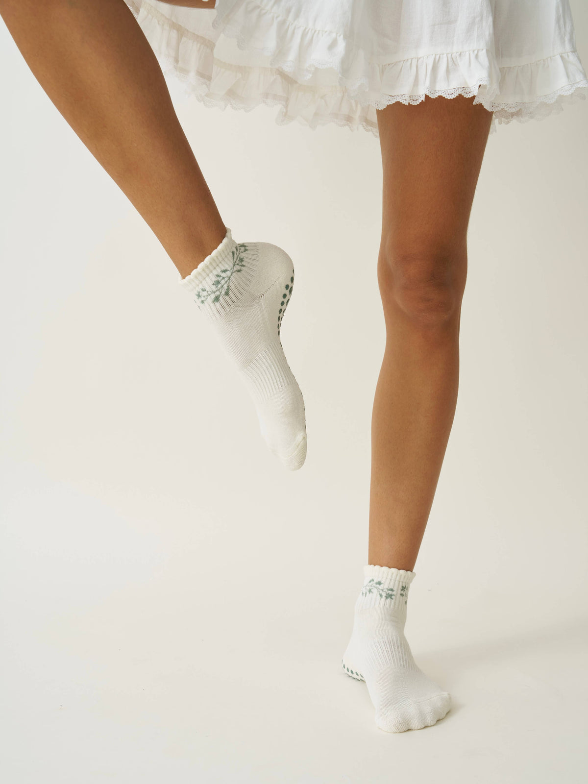 Cropped Crew Grip Sock – Garland