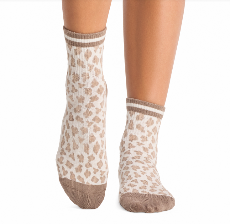 Aria Grip Socks – Leopard Sand